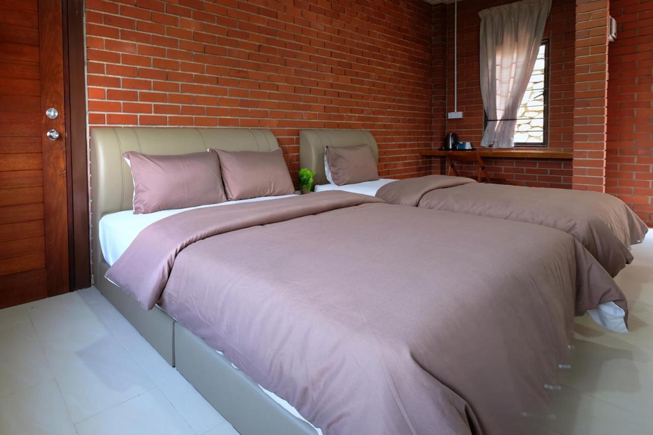 Red House The Garden Stay In Bukit Tinggi By Play Bentong Exterior foto