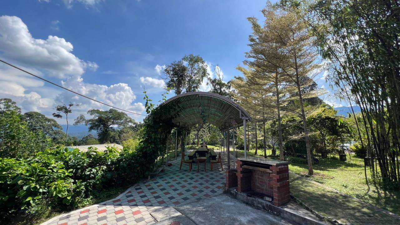 Red House The Garden Stay In Bukit Tinggi By Play Bentong Exterior foto