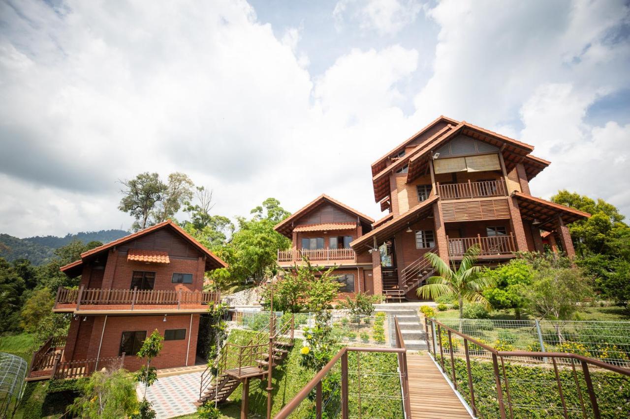 Red House The Garden Stay In Bukit Tinggi By Play Bentong Exterior foto