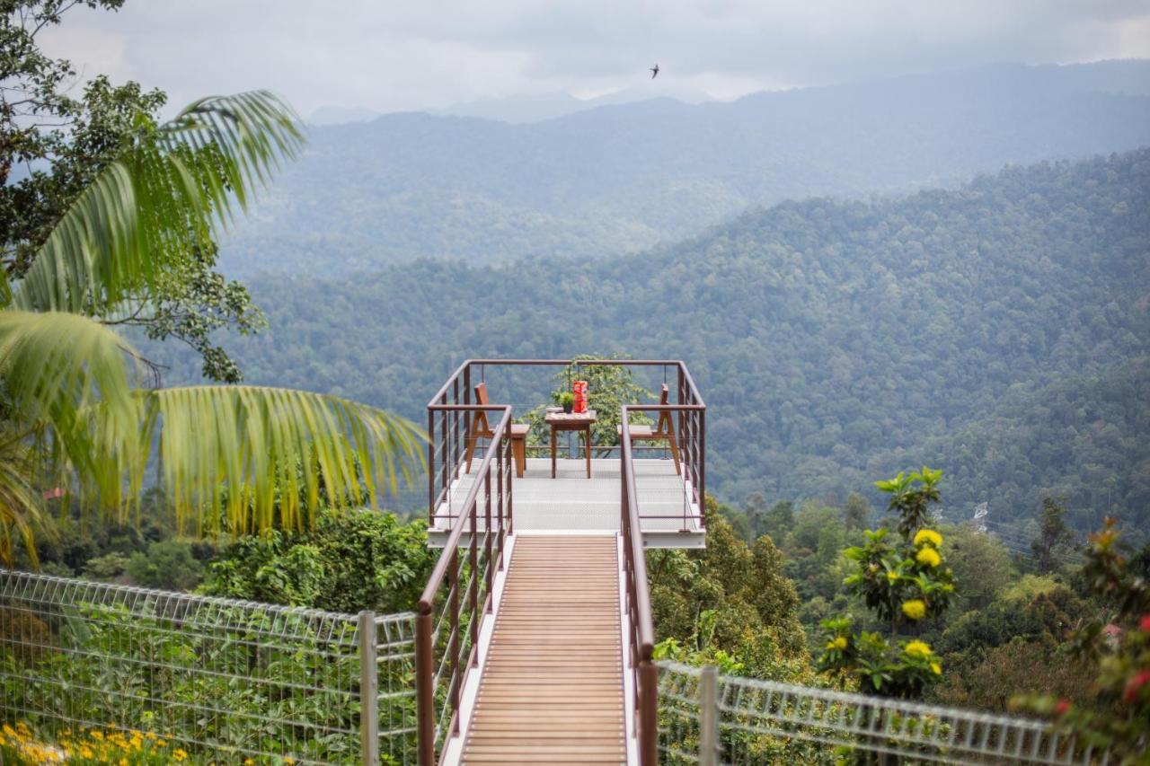 Red House The Garden Stay In Bukit Tinggi By Play Bentong Exterior foto