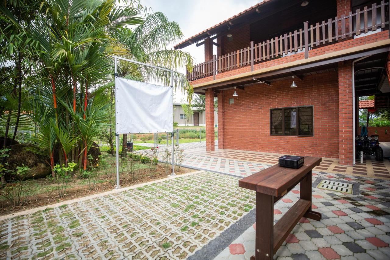 Red House The Garden Stay In Bukit Tinggi By Play Bentong Exterior foto